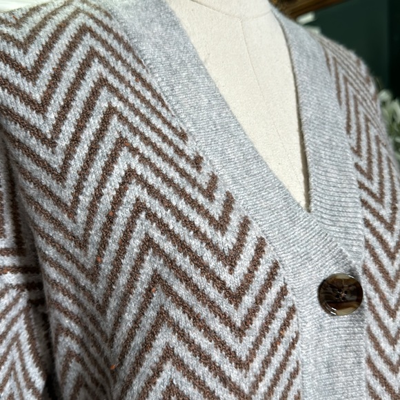 Ann Taylor oversized Chevron cardigan - Picture 2 of 6